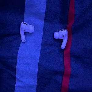 AirPods Pro EARBUDS ONLY